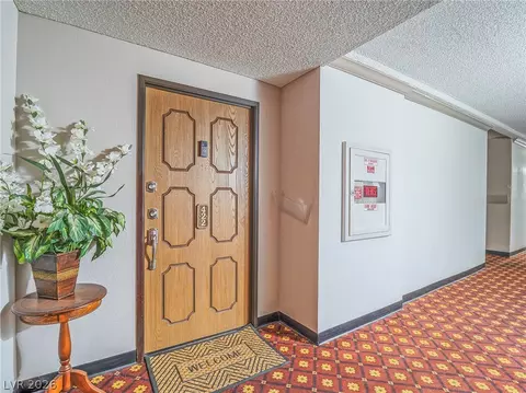 730 Royal Crst #422, Las Vegas, NV 89169