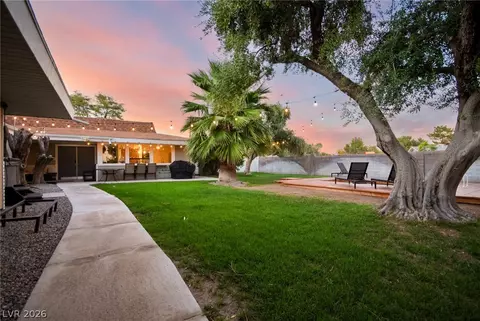 5710 Madre Mesa Dr, Las Vegas, NV 89108
