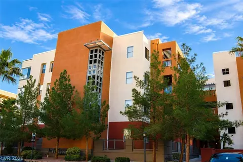 43 E Agate Ave #302, Las Vegas, NV 89123