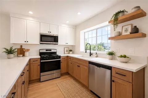 5775 Ballinger Dr, Las Vegas, NV 89142
