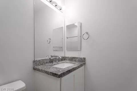 Bath - 902 Bronzite St, Henderson, NV 89011 photo 4 of 4