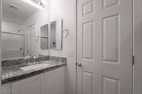 Bath - 902 Bronzite St, Henderson, NV 89011 photo 3 of 4