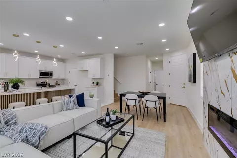 9751 Wailings Ave, Las Vegas, NV 89148