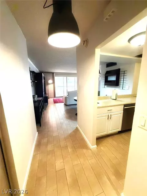 205 E Harmon Ave #219, Las Vegas, NV 89169