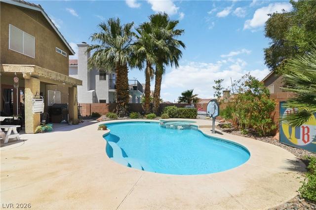 330 Laguna Glen Dr, Henderson, NV 89014