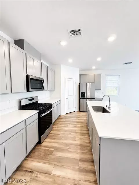 8917 Cherry Barn St, Las Vegas, NV 89113