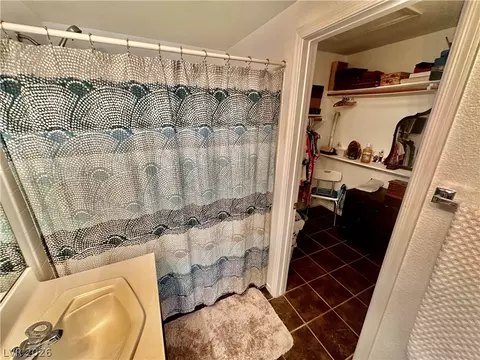 Bath - 2153 Camel Mesa Dr, Laughlin, NV 89029 photo 2 of 4