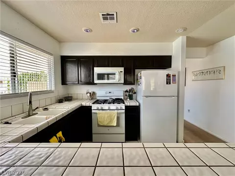 Kitchen - 2153 Camel Mesa Dr, Laughlin, NV 89029 photo 2 of 5