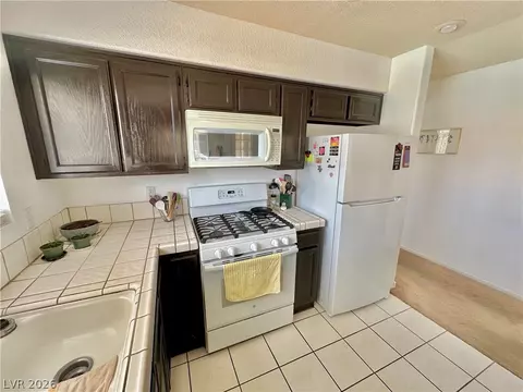 Kitchen - 2153 Camel Mesa Dr, Laughlin, NV 89029 photo 3 of 5