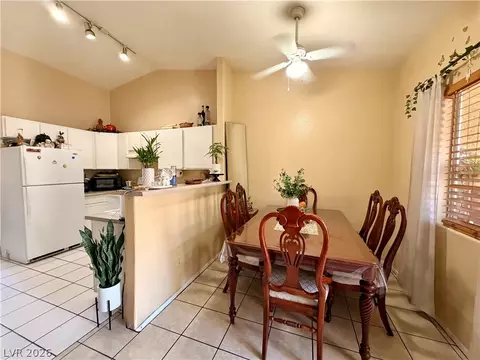 3881 Soda Springs Dr, Las Vegas, NV 89115