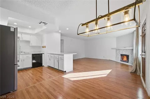 945 Falconhead Ln #201, Las Vegas, NV 89128