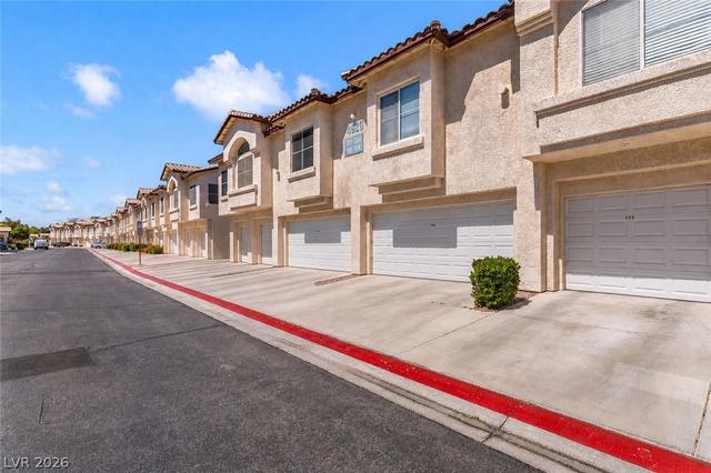 4920 Black Bear Rd #204, Las Vegas, NV 89149