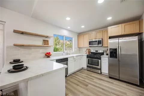 9009 Signal Terrace Dr, Las Vegas, NV 89134