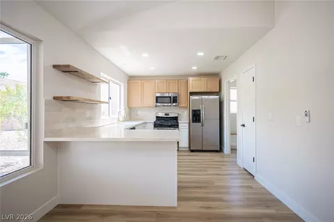 9009 Signal Terrace Dr, Las Vegas, NV 89134