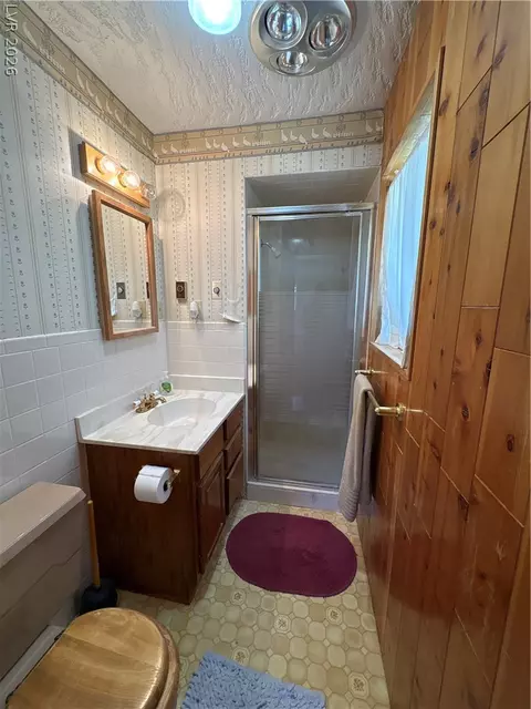 Bath - 173 E Grant Ave, Ely, NV 89301 photo 4 of 5