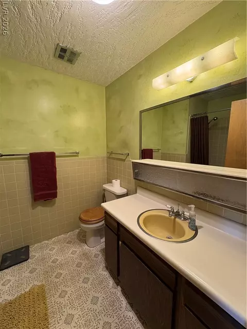 Bath - 173 E Grant Ave, Ely, NV 89301 photo 1 of 5