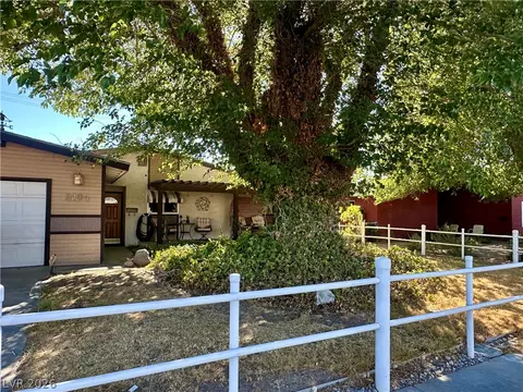 2104 Valley Dr, Las Vegas, NV 89108