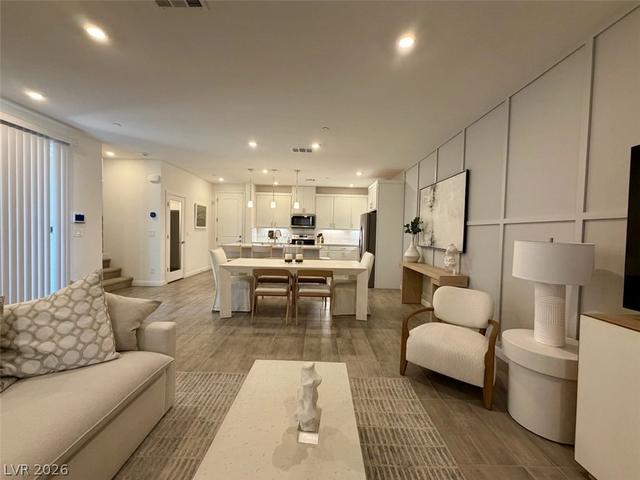 802 Royal Beekman St, Henderson, NV 89011