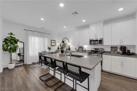 600 N Carriage Hill Dr #1069, Las Vegas, NV 89138