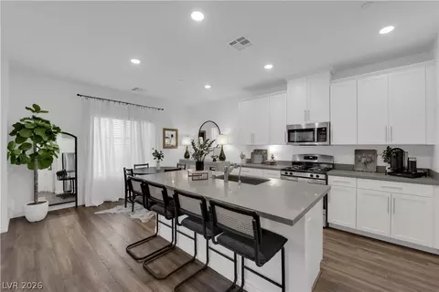 600 N Carriage Hill Dr #1069, Las Vegas, NV 89138