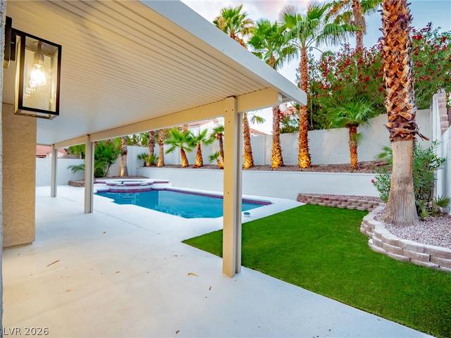 2729 Beachside Ct, Las Vegas, NV 89117