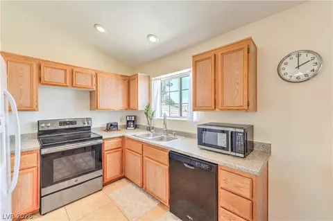 5330 Portavilla Ct #203, Las Vegas, NV 89122