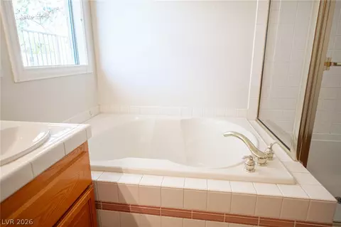 Bath - 2146 Eaglepath Cir, Henderson, NV 89074 photo 5 of 5