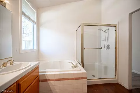 Bath - 2146 Eaglepath Cir, Henderson, NV 89074 photo 4 of 5