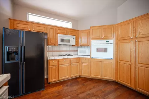 Kitchen - 2146 Eaglepath Cir, Henderson, NV 89074 photo 1 of 5