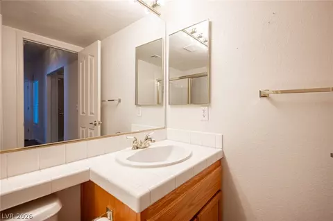 Bath - 2146 Eaglepath Cir, Henderson, NV 89074 photo 1 of 5