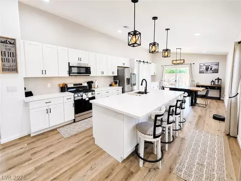 7476 Flowing Stream Dr, Las Vegas, NV 89131