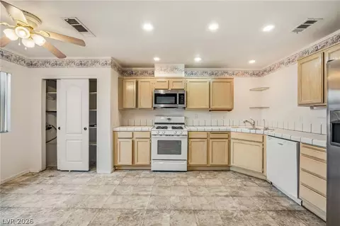 Kitchen - 2176 Camel Mesa Dr, Laughlin, NV 89029 photo 1 of 2