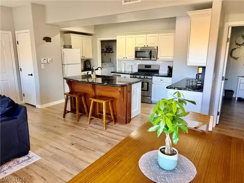 8250 N Grand Canyon Dr #1076, Las Vegas, NV 89166