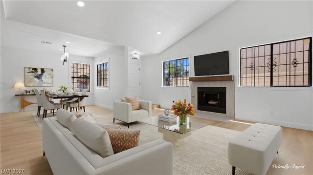251 N Cimarron Rd, Las Vegas, NV 89145