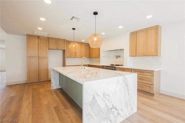 2755 S Torrey Pines Dr, Las Vegas, NV 89146