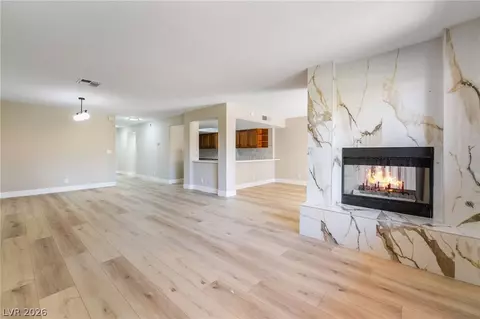 2716 Laguna Shores Ln, Las Vegas, NV 89121