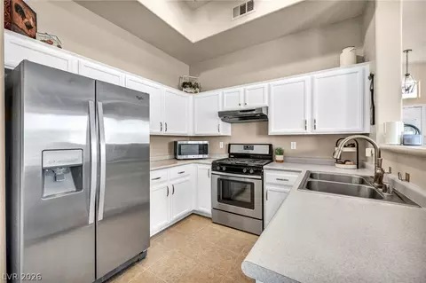 2305 W Horizon Ridge Pkwy #3621, Henderson, NV 89052