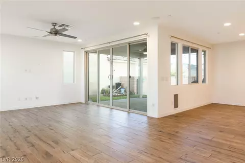 Living - 920 E Sunset Rd, Henderson, NV 89011 photo 2 of 5