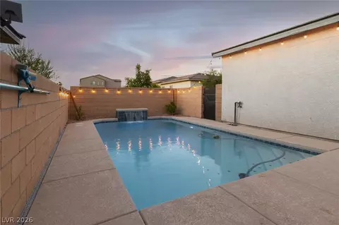 Exterior - 920 E Sunset Rd, Henderson, NV 89011 photo 4 of 9