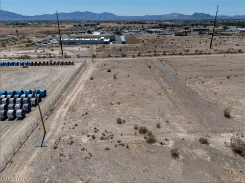 2530 E Beacon Dr, Pahrump, NV 89048