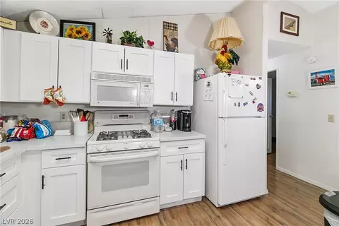 Kitchen - 1690 Solano Ln, Laughlin, NV 89029 photo 6 of 8