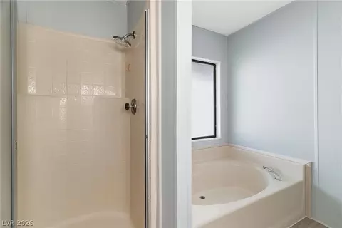 Bath - 1690 Solano Ln, Laughlin, NV 89029 photo 5 of 6
