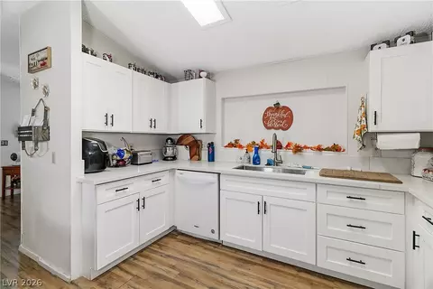 Kitchen - 1690 Solano Ln, Laughlin, NV 89029 photo 3 of 8