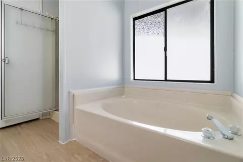 Bath - 1690 Solano Ln, Laughlin, NV 89029 photo 3 of 6