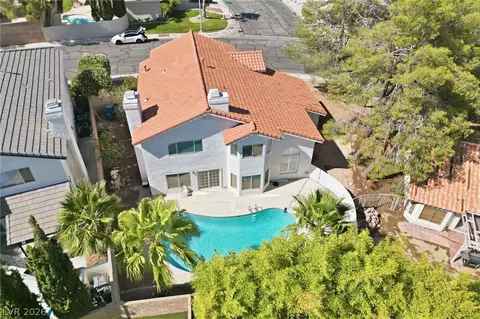 9401 Crown Vista Ln, Las Vegas, NV 89117
