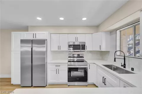 2725 S Nellis Blvd #1077, Las Vegas, NV 89121