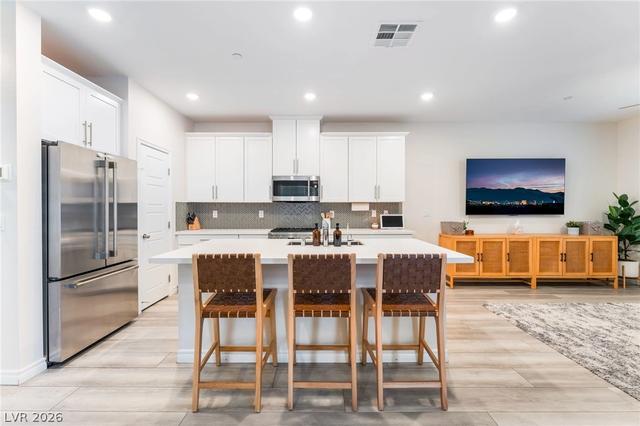 600 N Carriage Hill Dr #1039, Las Vegas, NV 89138