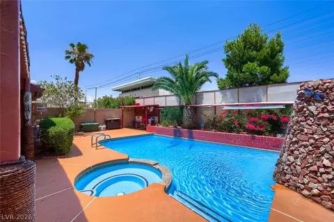 6712 Oak Valley Dr, Las Vegas, NV 89103