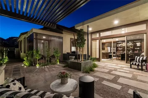 1020 Golden Summit Ave, Las Vegas, NV 89138