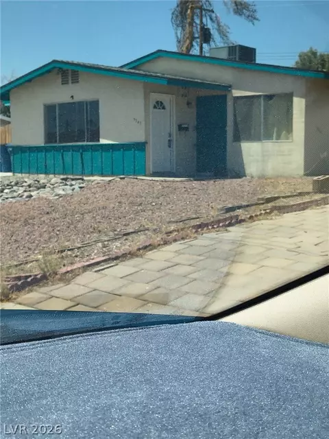 3247 Greenbriar Dr, Las Vegas, NV 89121